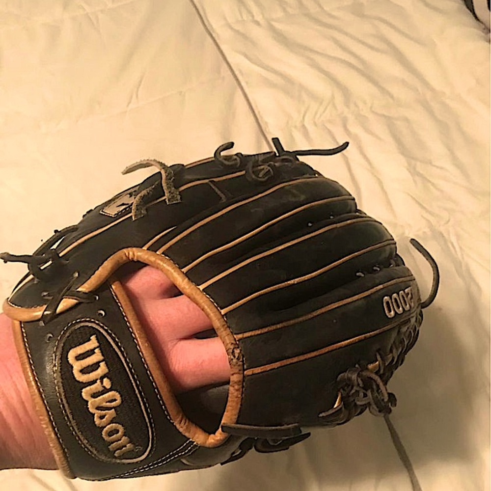 A2000 WILSON OT6  outfield left handed mitt.